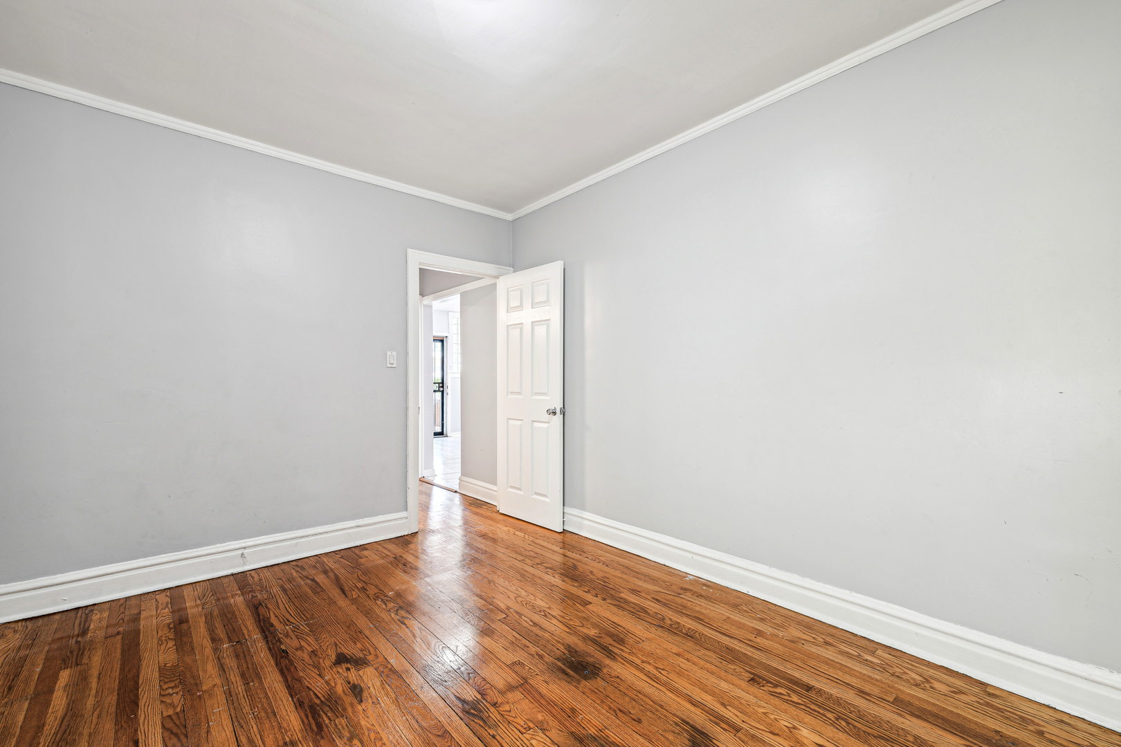 8229 South Rhodes Avenue Chicago, IL 60619 - Photo 13 of 28 Gallery Image 13