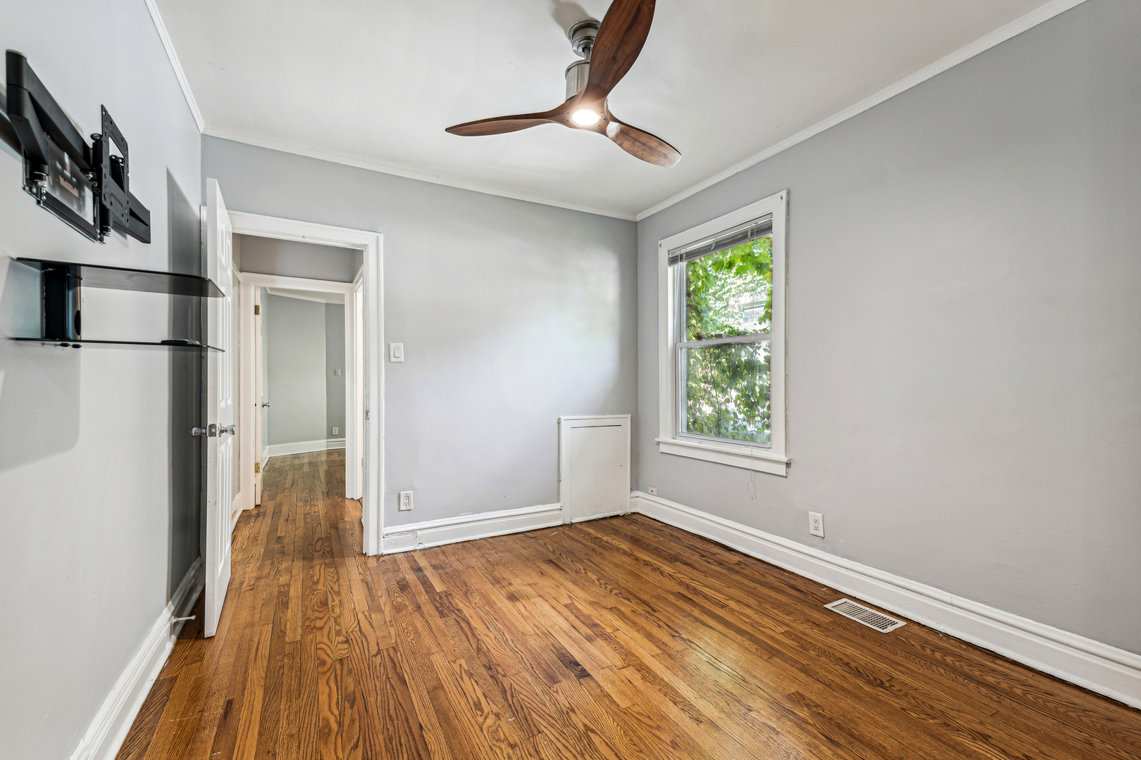 8229 South Rhodes Avenue Chicago, IL 60619 - Photo 16 of 28 Gallery Image 16