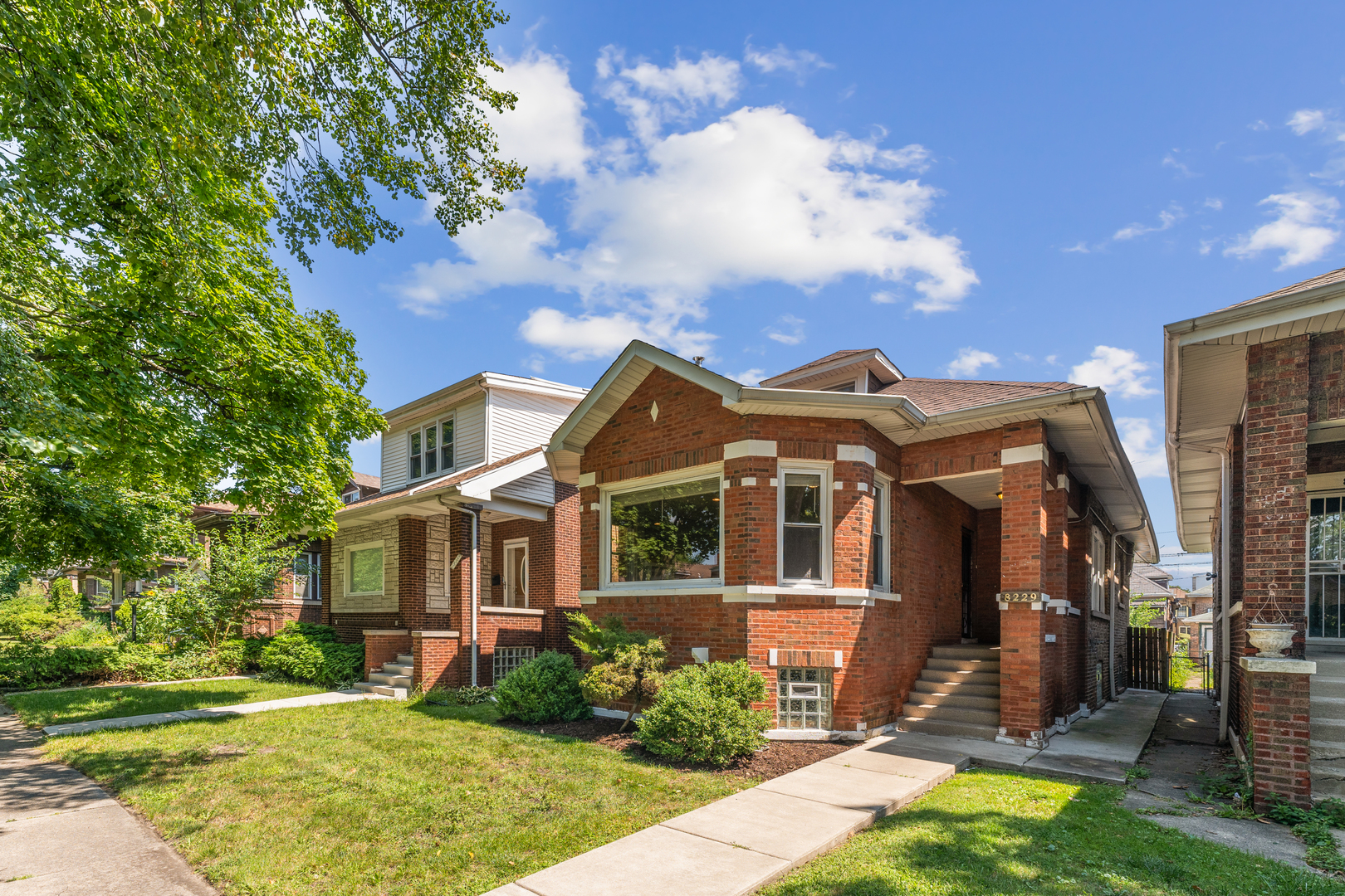 8229 South Rhodes Avenue Chicago, IL 60619 - Photo 2 of 28 Gallery Image 2