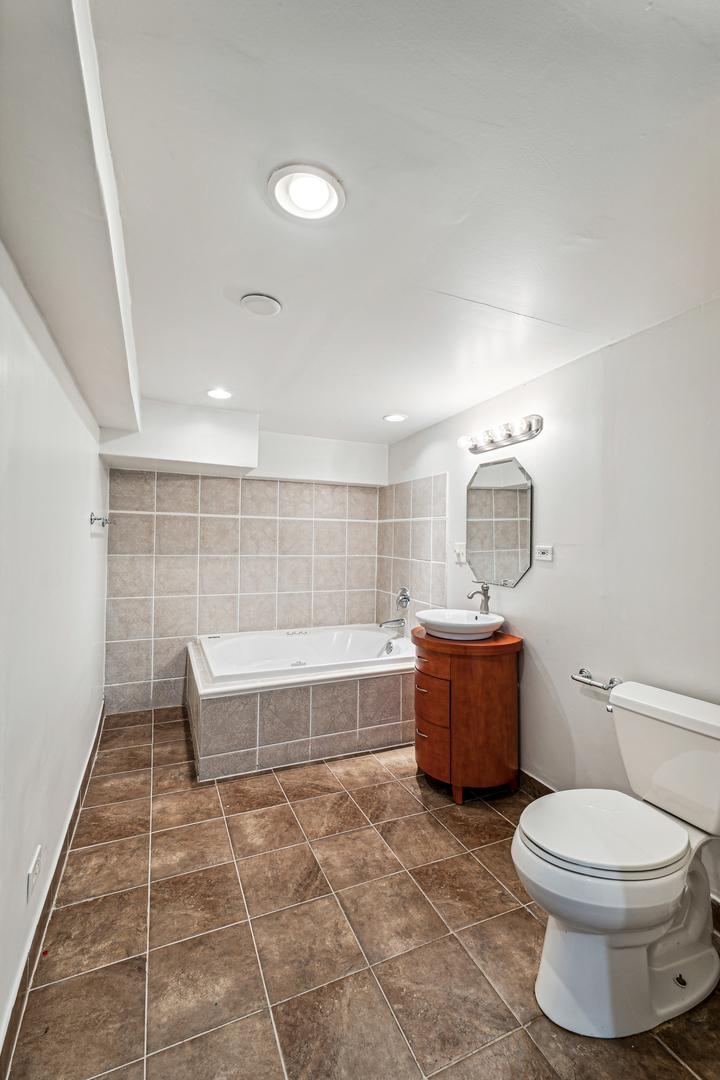 8229 South Rhodes Avenue Chicago, IL 60619 - Photo 23 of 28 Gallery Image 23