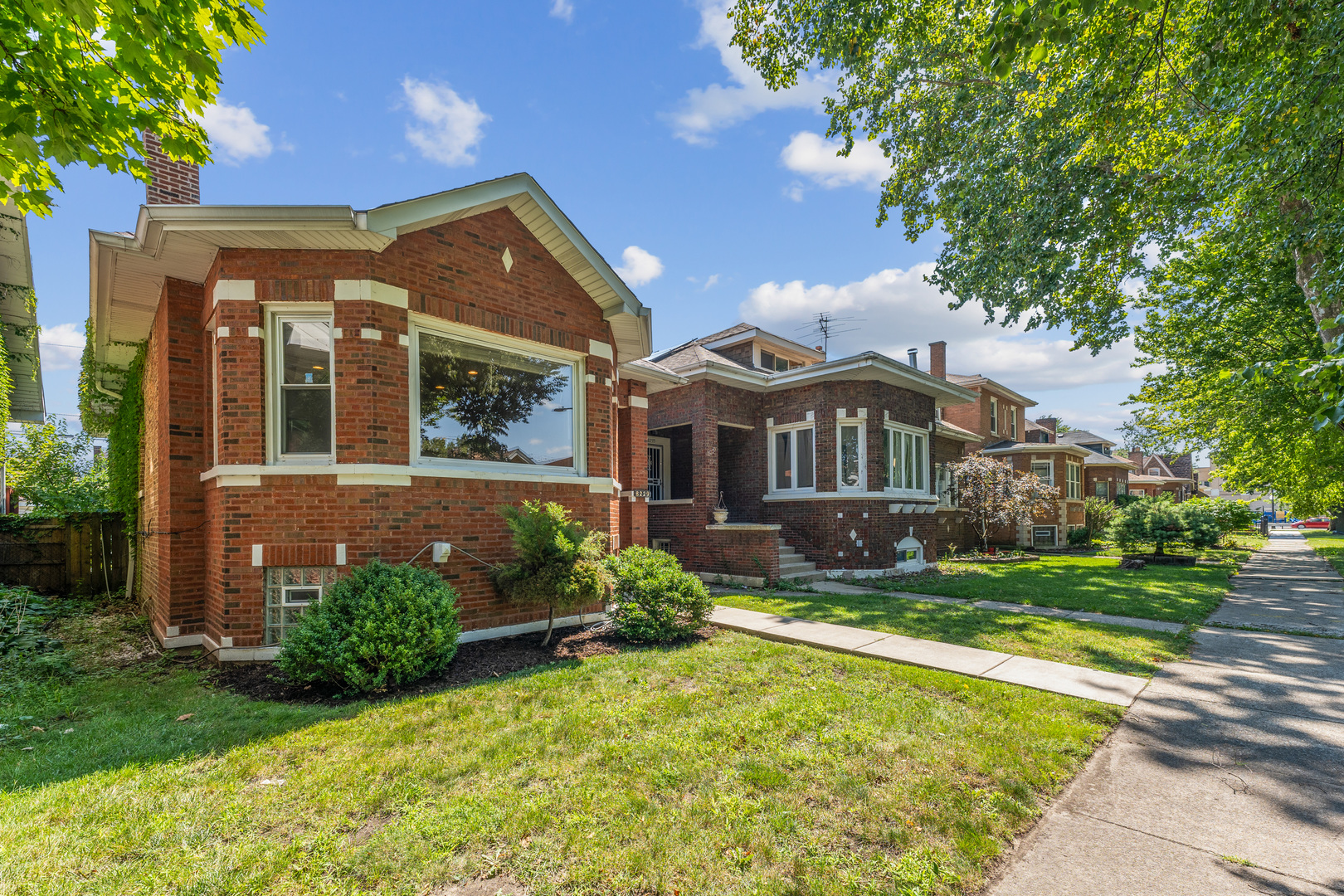 8229 South Rhodes Avenue Chicago, IL 60619 - Photo 3 of 28 Gallery Image 3