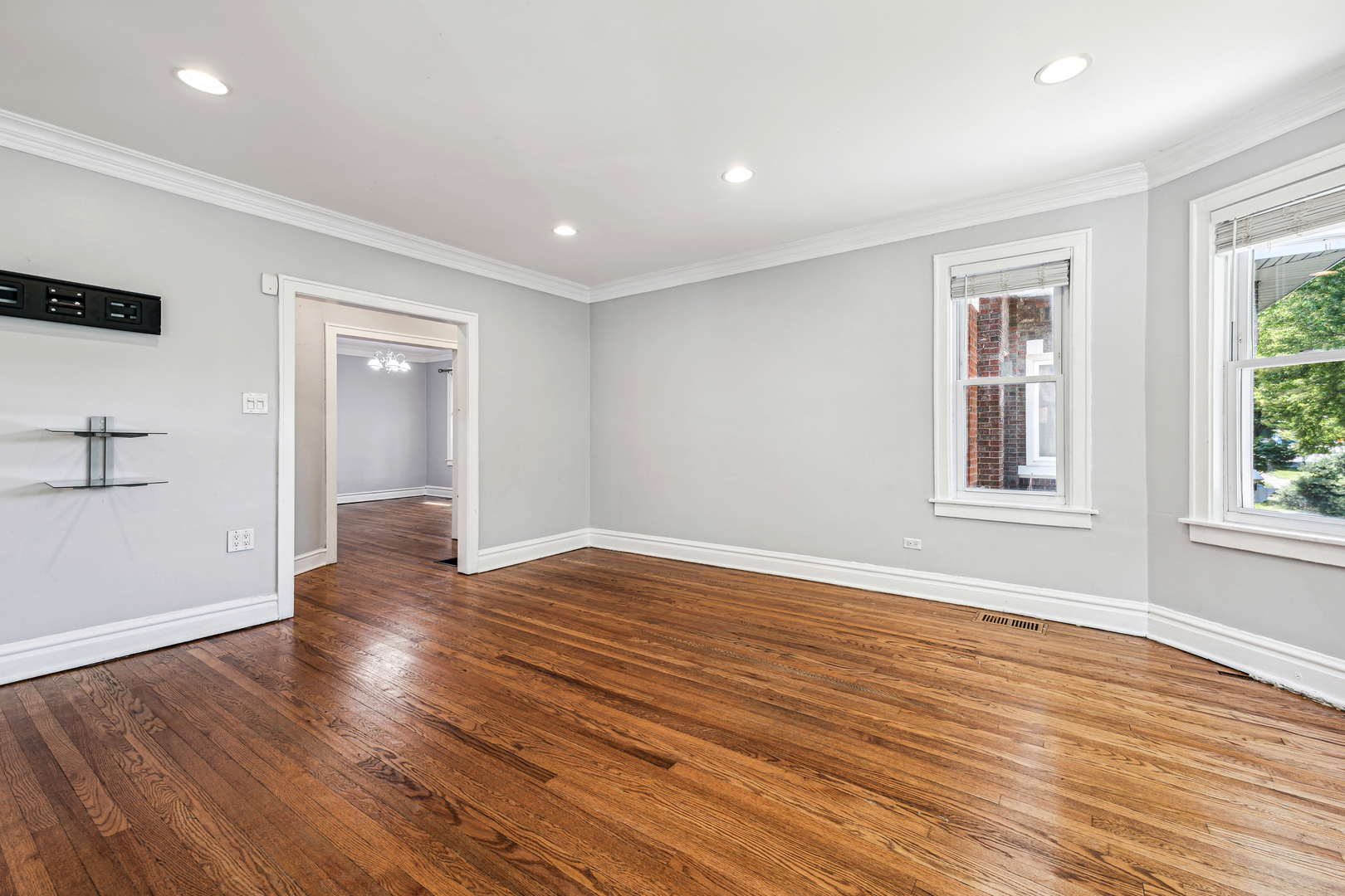 8229 South Rhodes Avenue Chicago, IL 60619 - Photo 6 of 28 Gallery Image 6