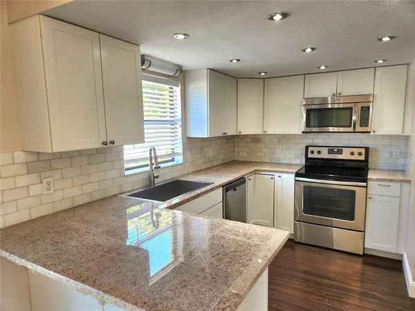 $2,100 | 7809 Vienna Lane, Port Richey, FL 34668