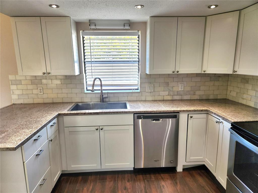 7809 Vienna Lane Port Richey, FL 34668 - Photo 5 of 23