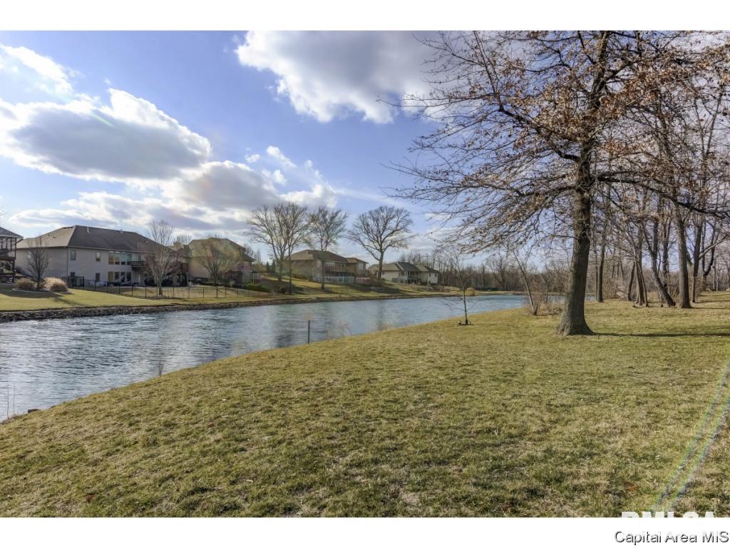 214 Cumberland Drive Rochester, IL 62563 - Photo 33 of 36 Gallery Image 33