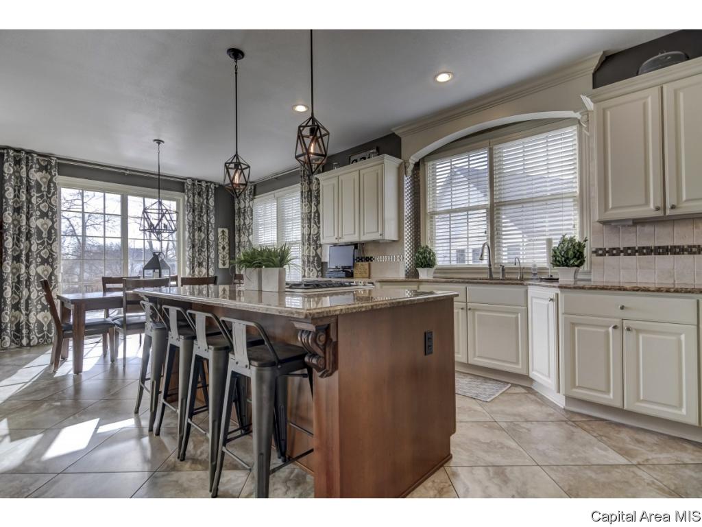 214 Cumberland Drive Rochester, IL 62563 - Photo 6 of 36 Gallery Image 6