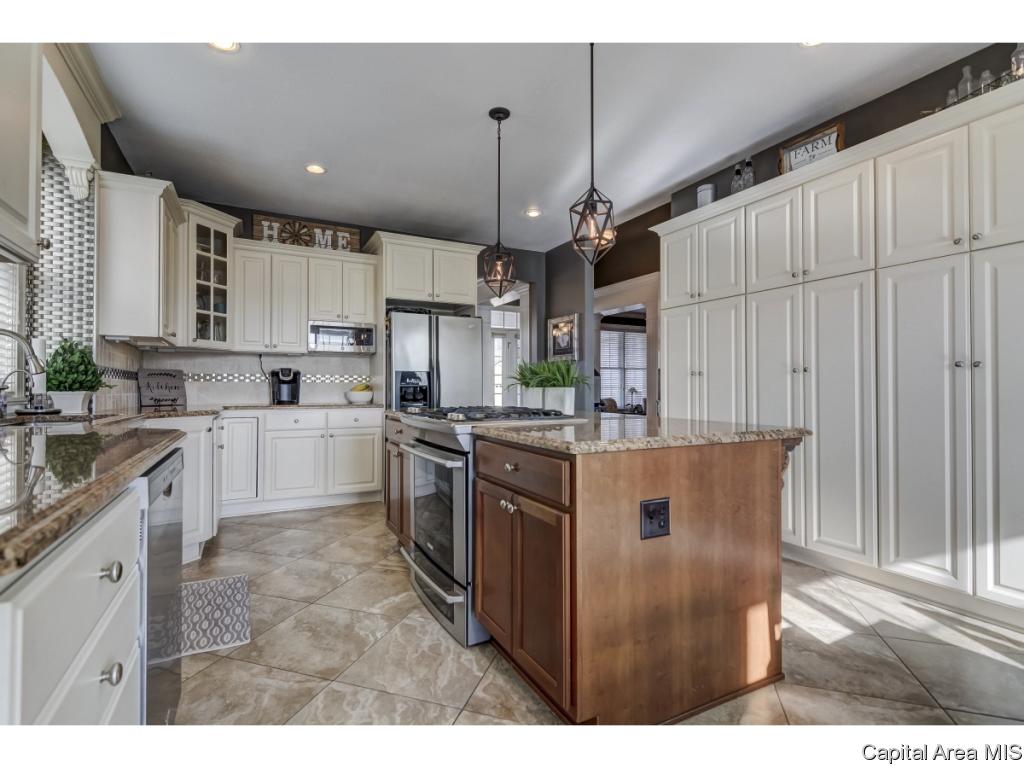214 Cumberland Drive Rochester, IL 62563 - Photo 7 of 36 Gallery Image 7
