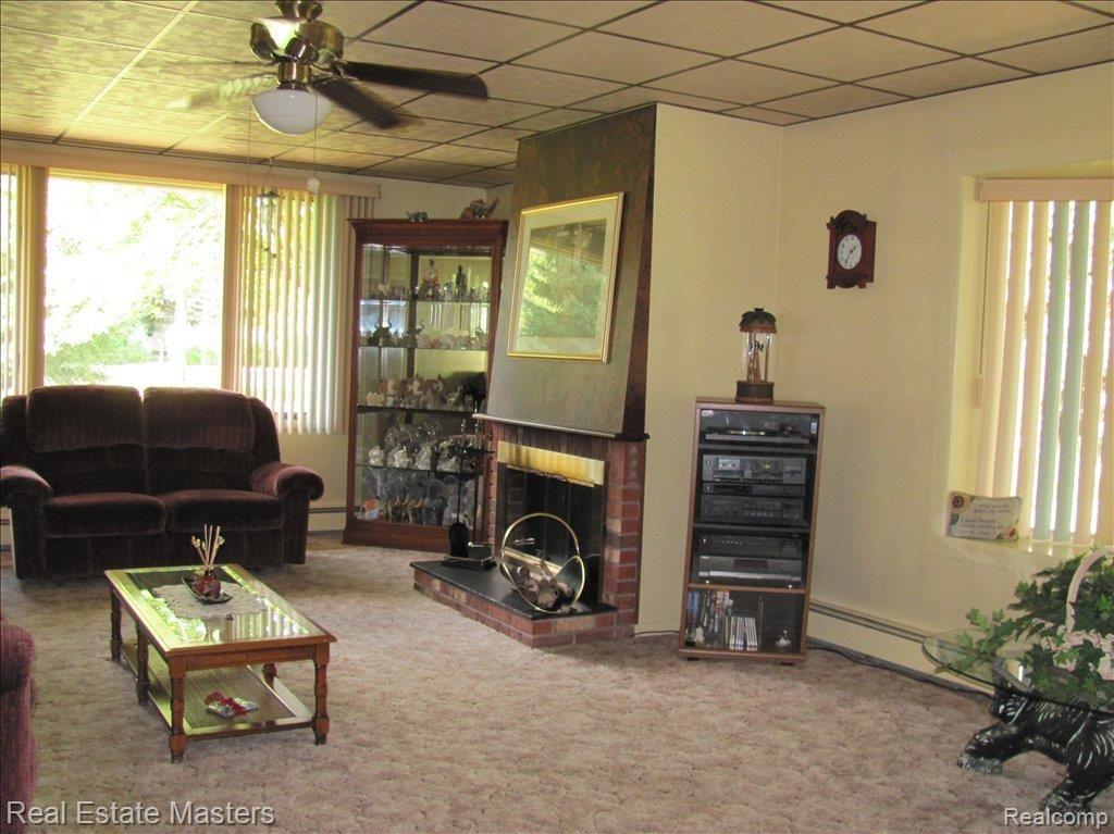 2146 Michigan Road Port Huron, MI 48060 - Photo 8 of 14 LIVING ROOM