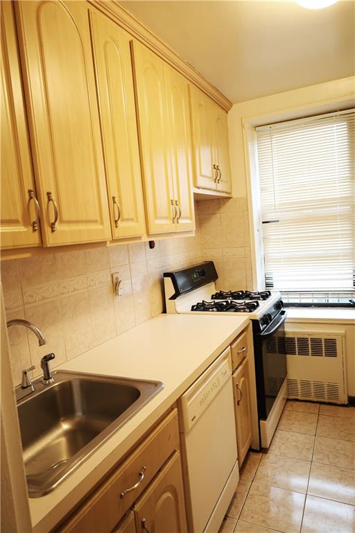 415 Beverley Road, Unit 3K Brooklyn, NY 11218 - Photo 4 of 7 Kitchen