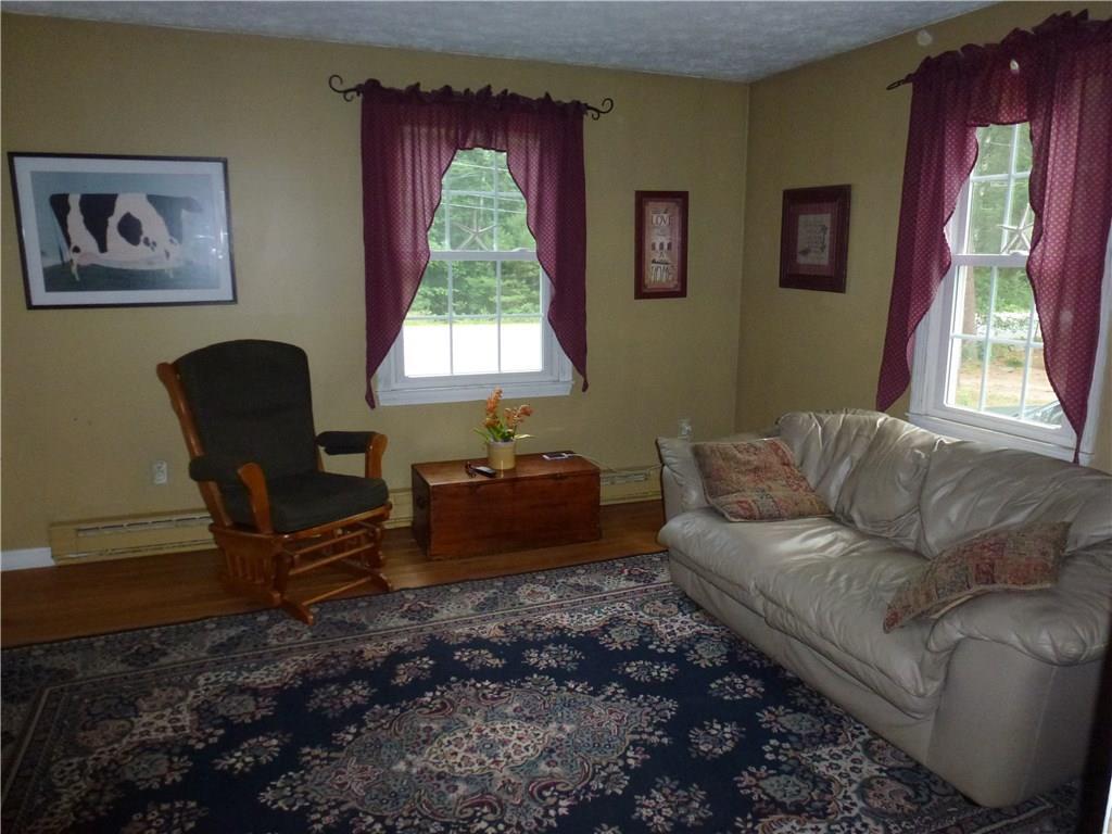 91 North Berwick Road Wells, ME 04090 - Photo 10 of 18 Living room.