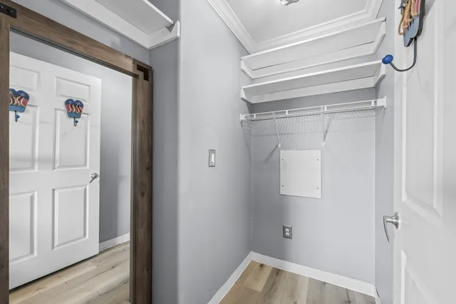 a view of walk in closet