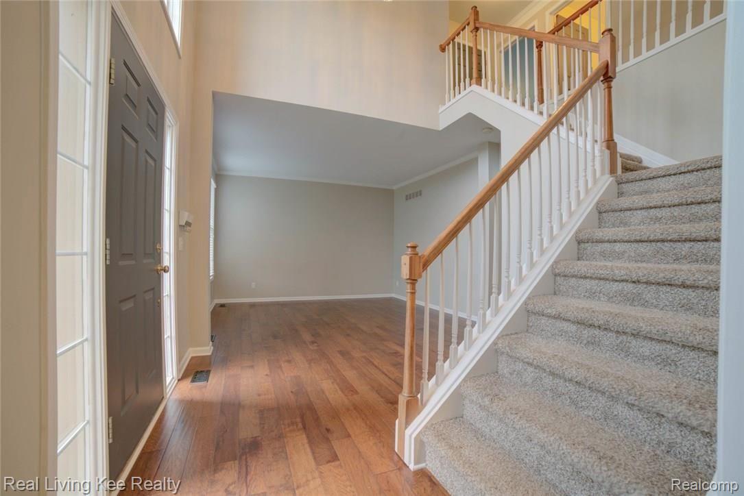 1788 Ring Neck Drive Rochester, MI 48307 - Photo 2 of 24 entry way to living room