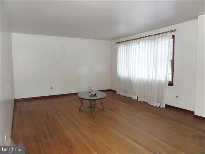 270 Ridge Road Browns Mills, NJ 08015 - Photo 2 of 7 Living Room