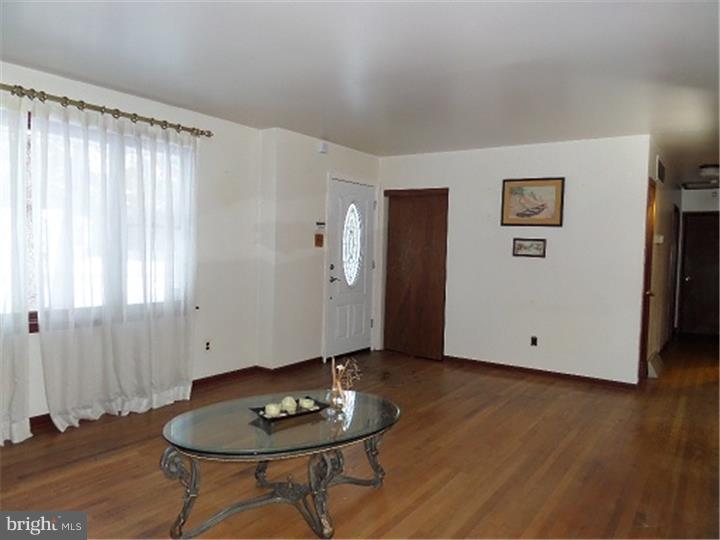 270 Ridge Road Browns Mills, NJ 08015 - Photo 4 of 7 Living Room