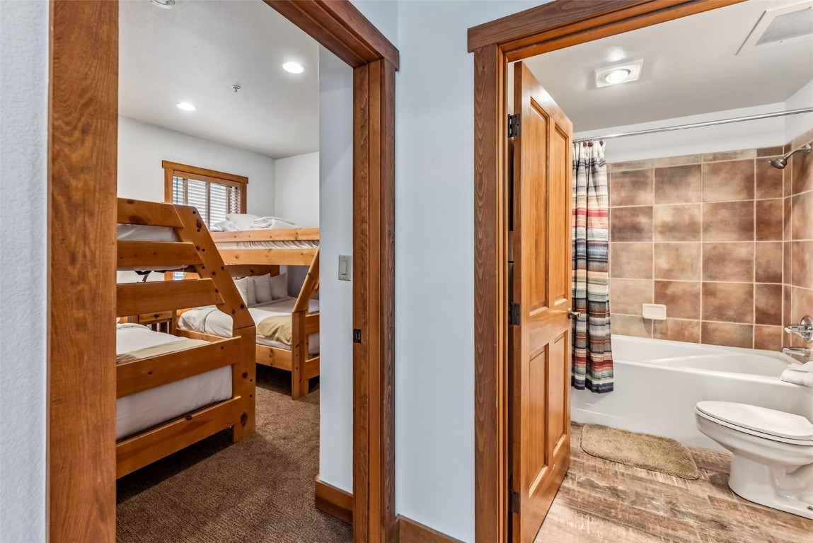 231 Hawk Circle, Unit 2324 Keystone, CO 80435 - Photo 14 of 48 a en suite bathroom with a toilet a mirror and a shower