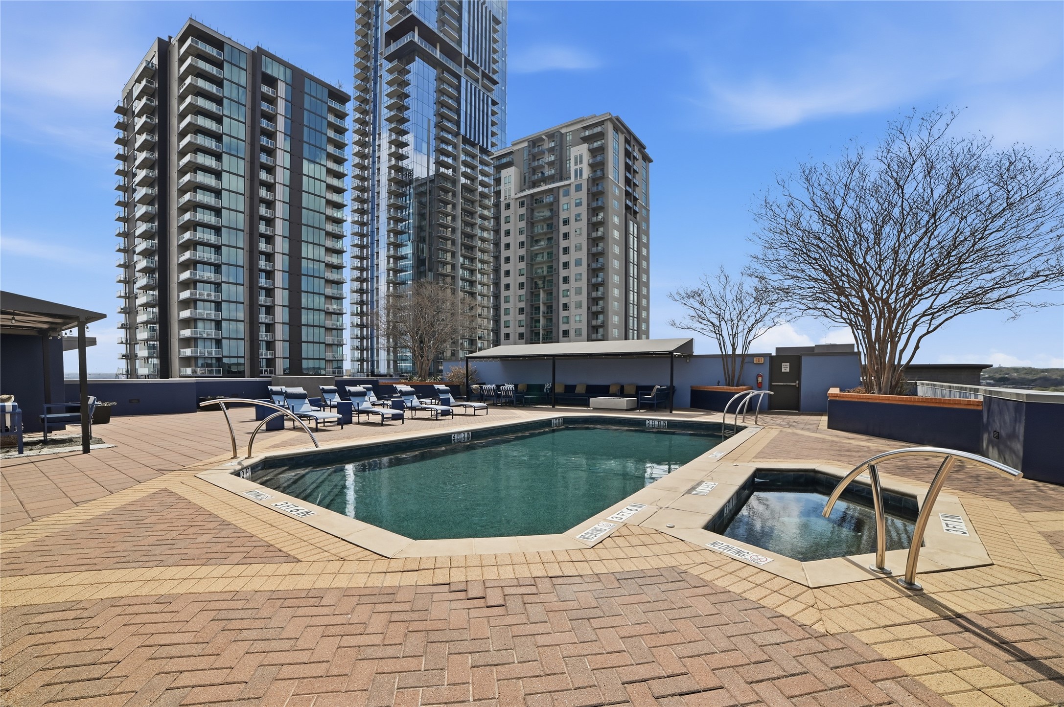54 Rainey Street, Unit 1018 Austin, TX 78701 - Photo 25 of 32 a view of a patio with a yard