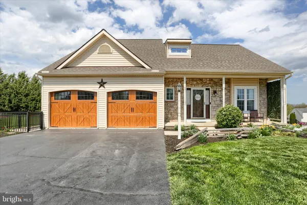 $415,000 | 365 Lynne Drive, Mount Wolf, PA 17347