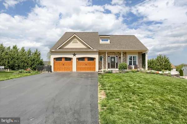 $415,000 | 365 Lynne Drive, Mount Wolf, PA 17347