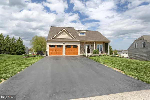 $415,000 | 365 Lynne Drive, Mount Wolf, PA 17347