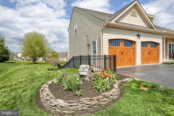 $415,000 | 365 Lynne Drive, Mount Wolf, PA 17347