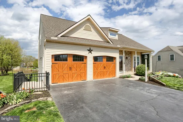 $415,000 | 365 Lynne Drive, Mount Wolf, PA 17347