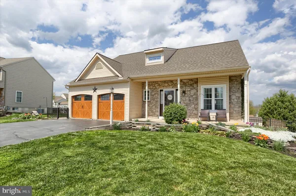 $415,000 | 365 Lynne Drive, Mount Wolf, PA 17347
