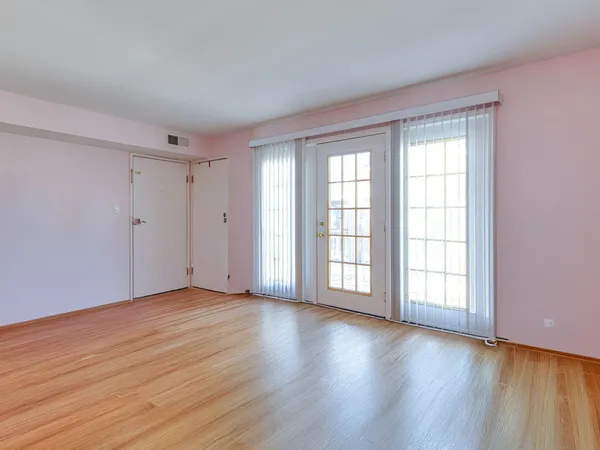 $1,950 | 615 Quincy Bridge Lane, Unit 201, Glenview, IL 60025