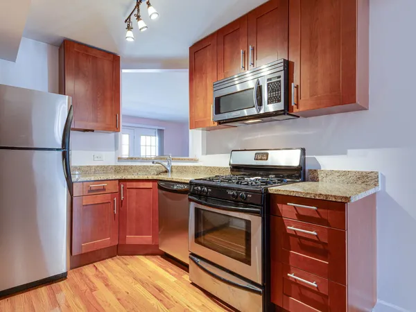 $1,950 | 615 Quincy Bridge Lane, Unit 201, Glenview, IL 60025