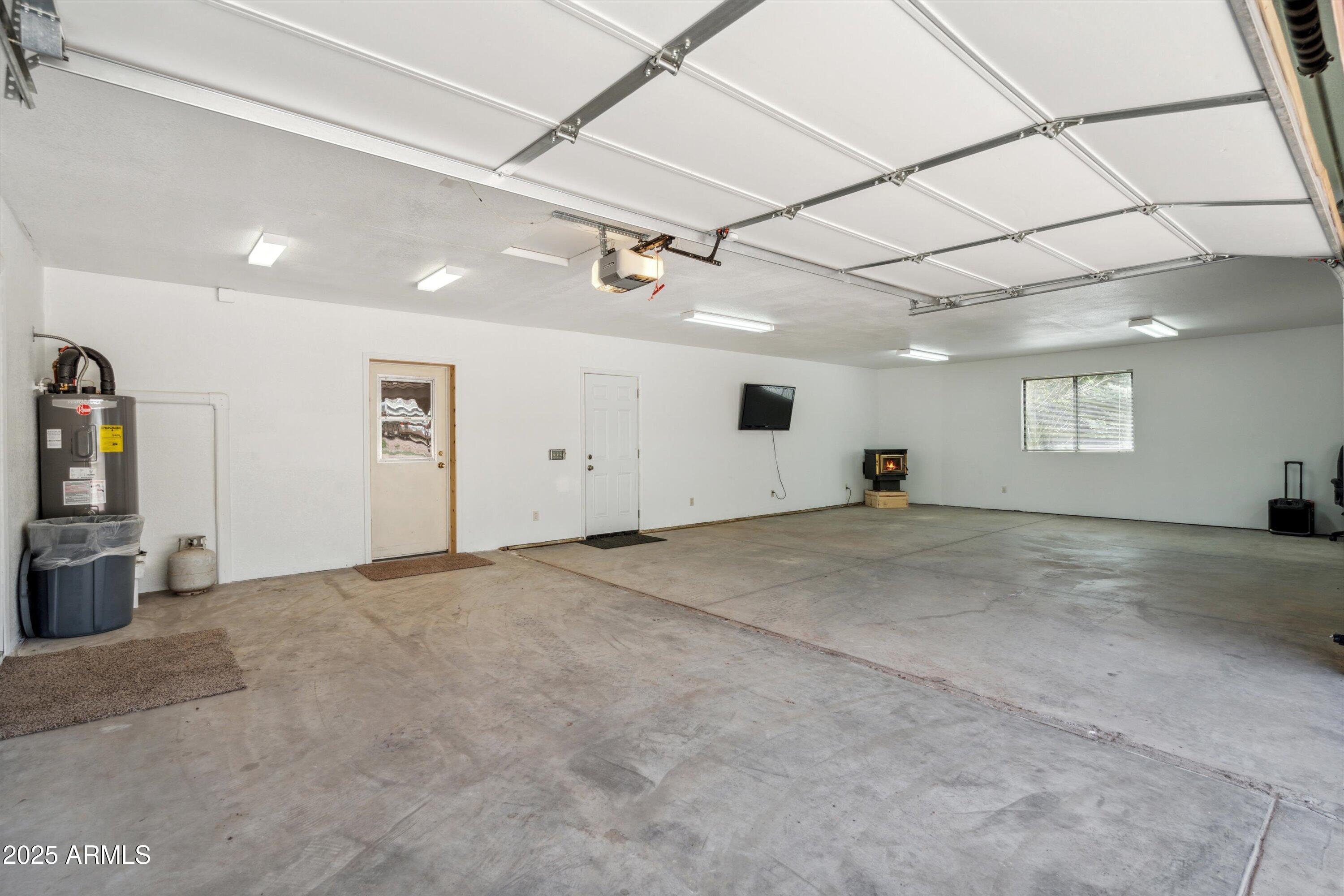 9055 Juniper Road Strawberry, AZ 85544 - Photo 19 of 42 21-Garage