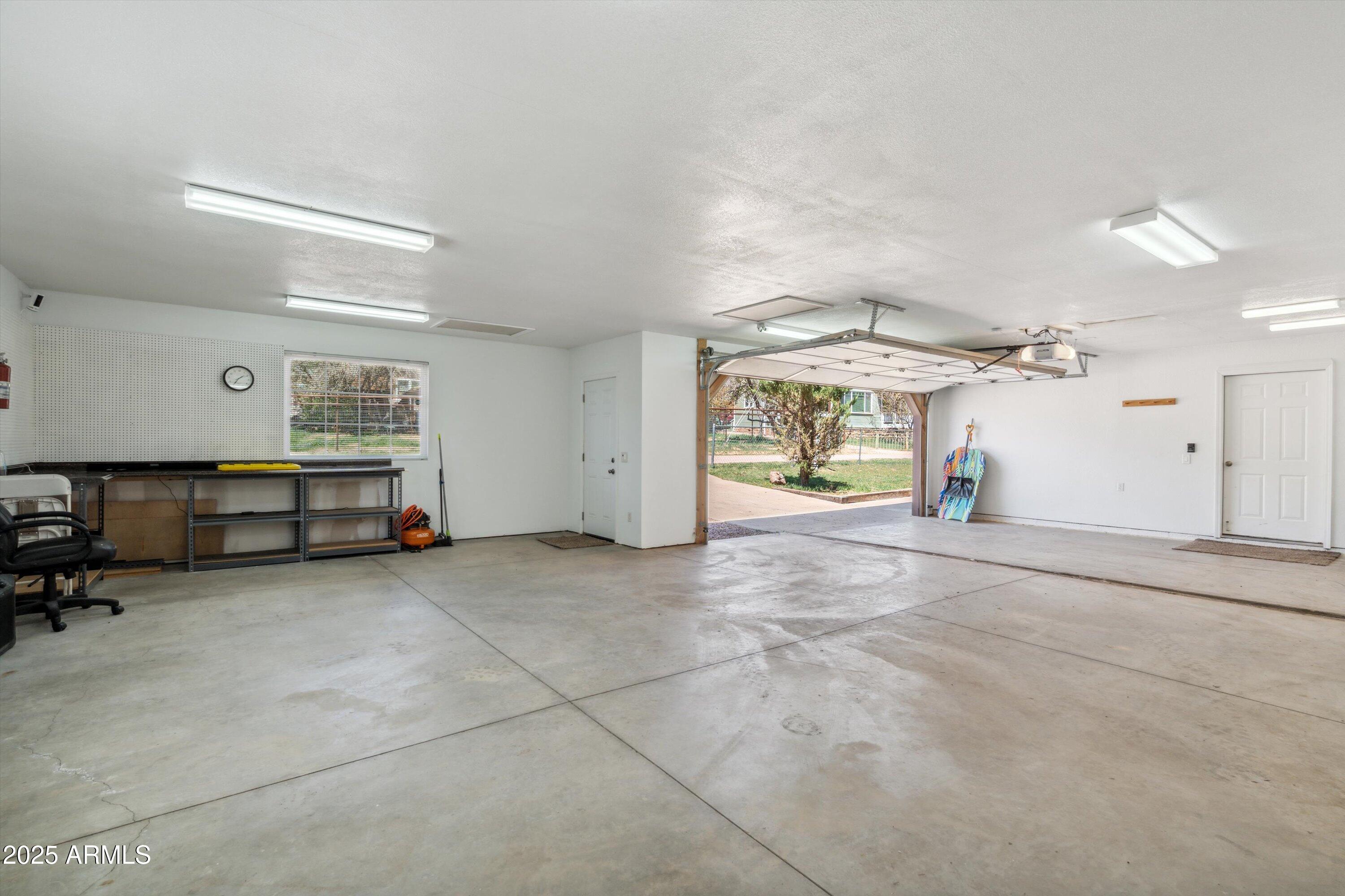 9055 Juniper Road Strawberry, AZ 85544 - Photo 20 of 42 22-Garage
