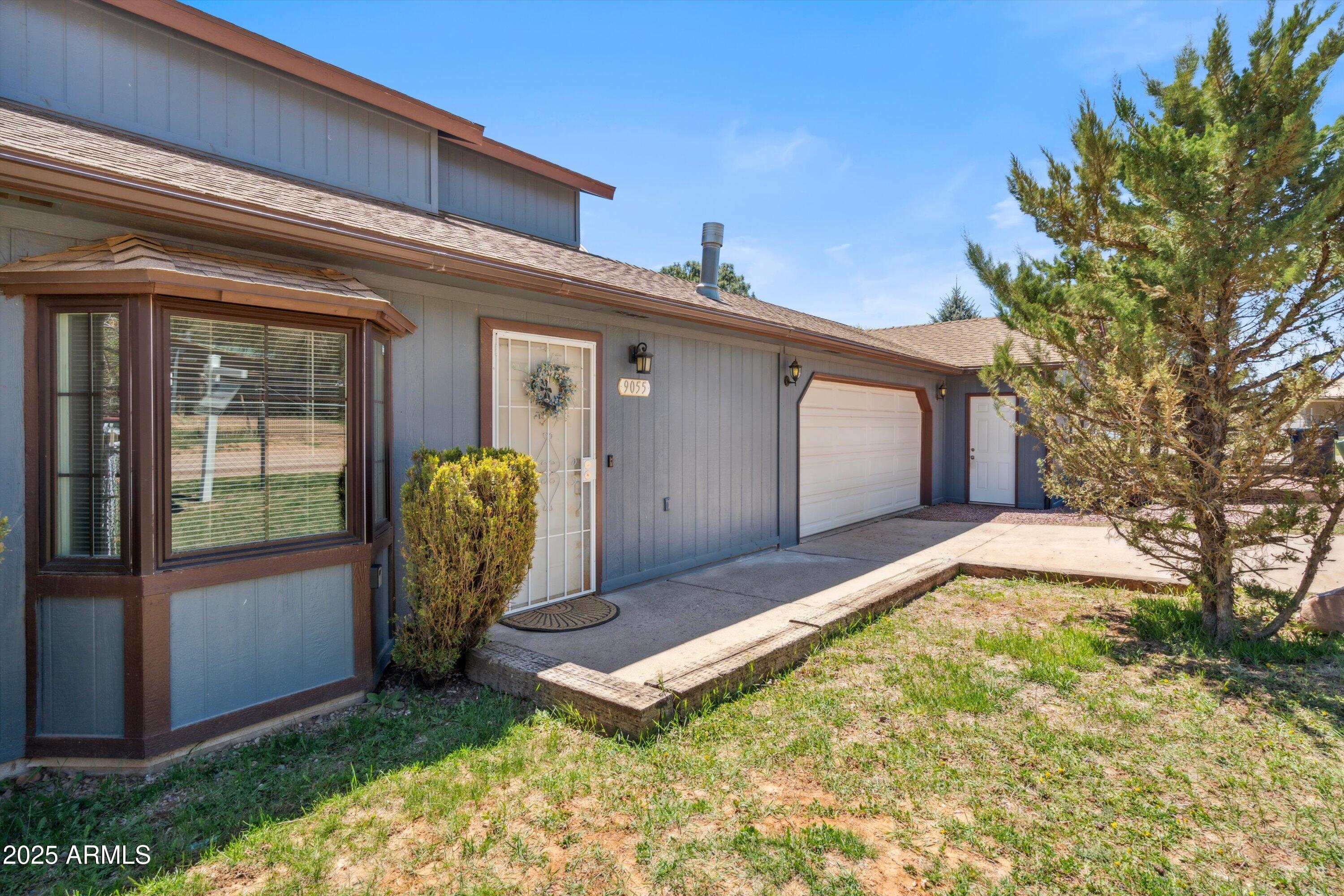 9055 Juniper Road Strawberry, AZ 85544 - Photo 2 of 42 04-Front Entrance