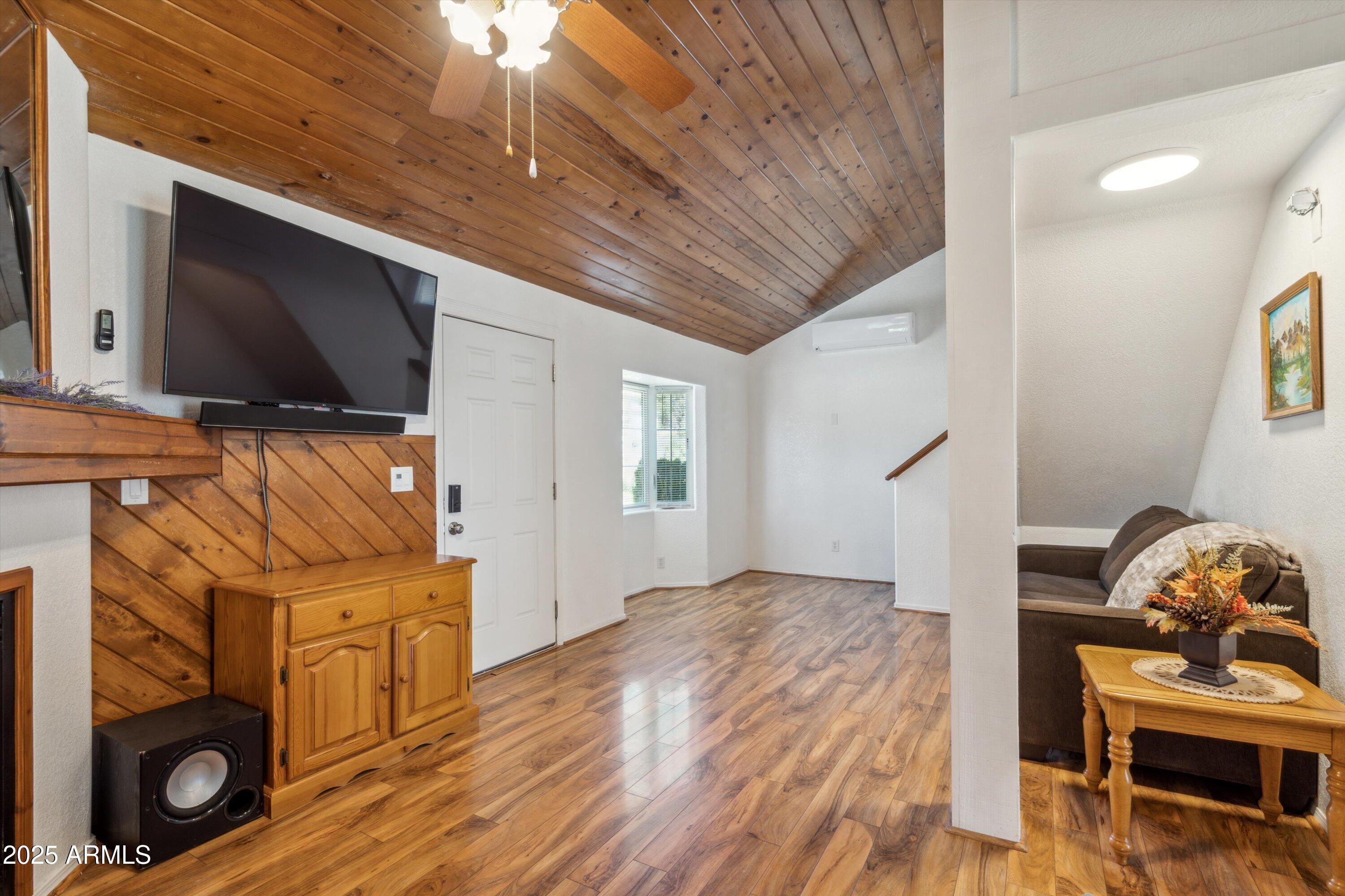 9055 Juniper Road Strawberry, AZ 85544 - Photo 6 of 42 08-Living Room