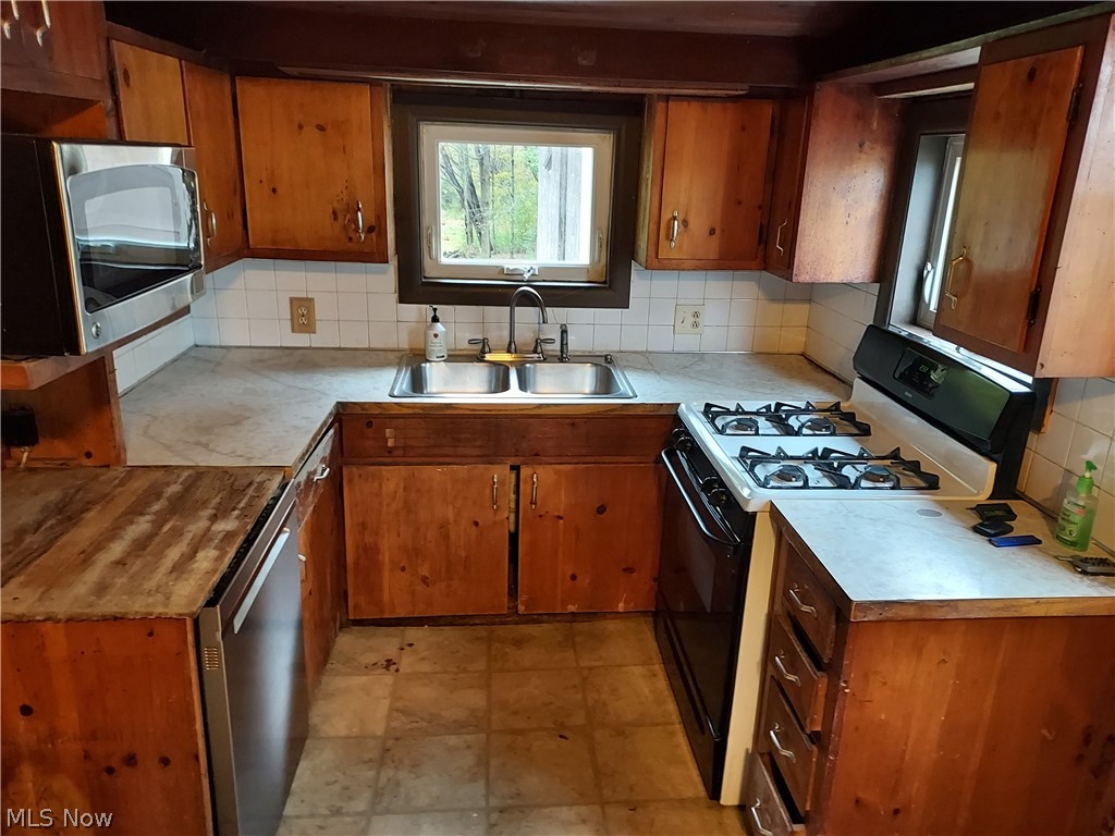 2146 Jacoby Road Akron, OH 44321 - Photo 6 of 25