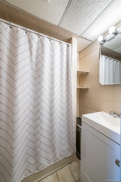 92 Washington Avenue, Unit 1 New Rochelle, NY 10801 - Photo 12 of 22 a bathroom with a sink and a shower curtain