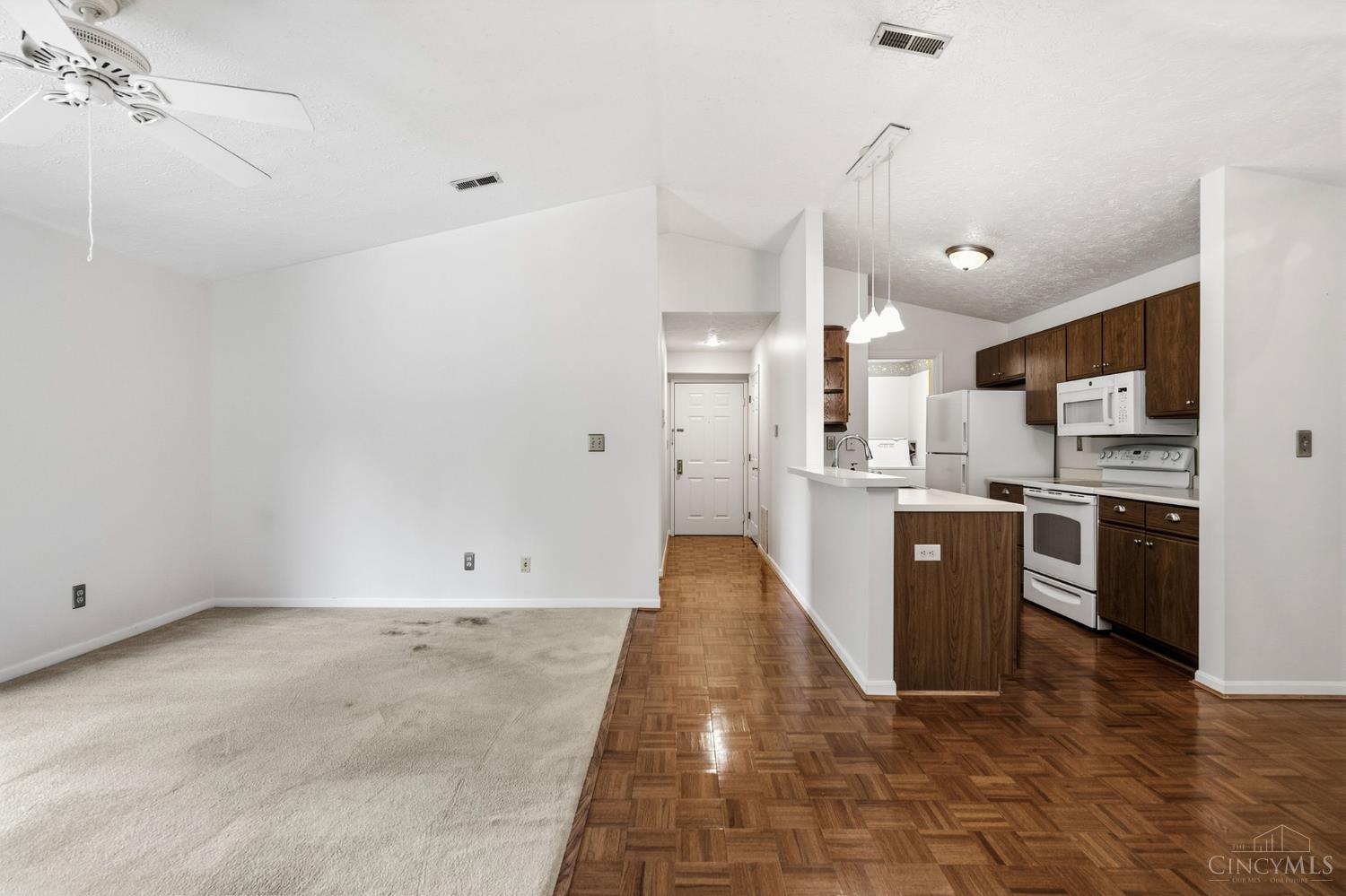 7633 Montgomery Road, Unit 7633 Cincinnati, OH 45236 - Photo 8 of 62 Gallery Image 8