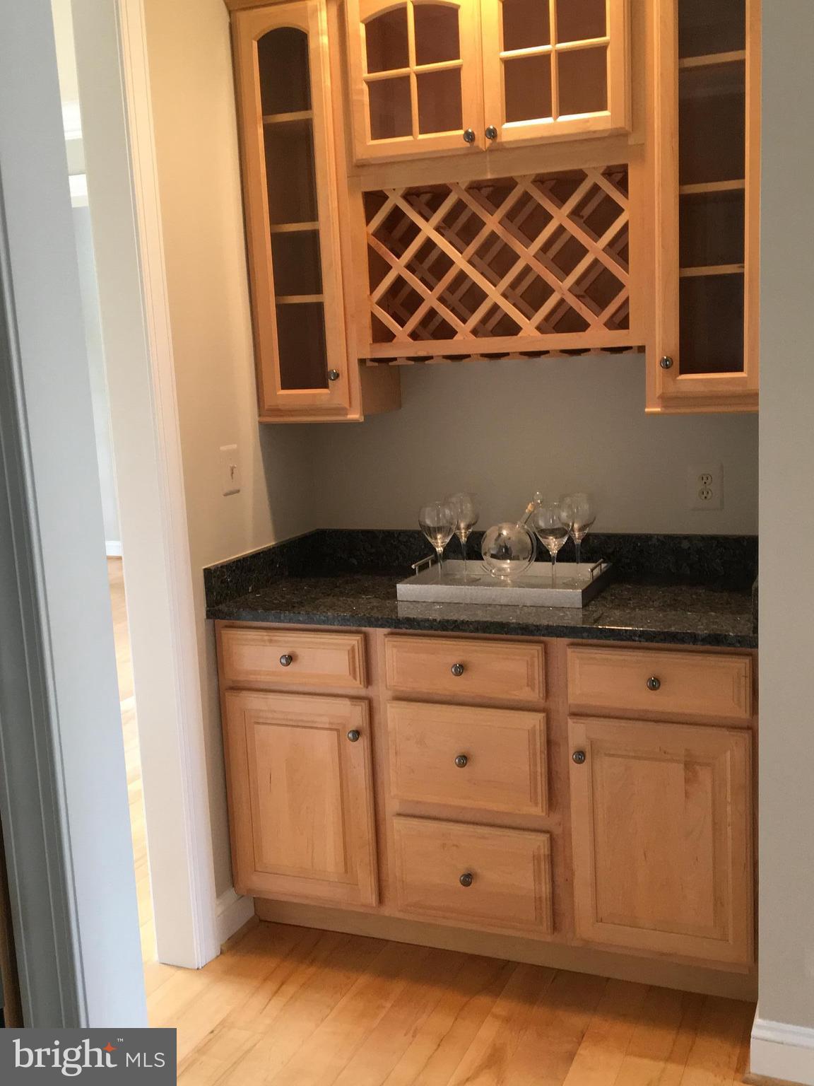 20393 Cockerill Road Purcellville, VA 20132 - Photo 17 of 29 Butlers pantry- great for entertaining