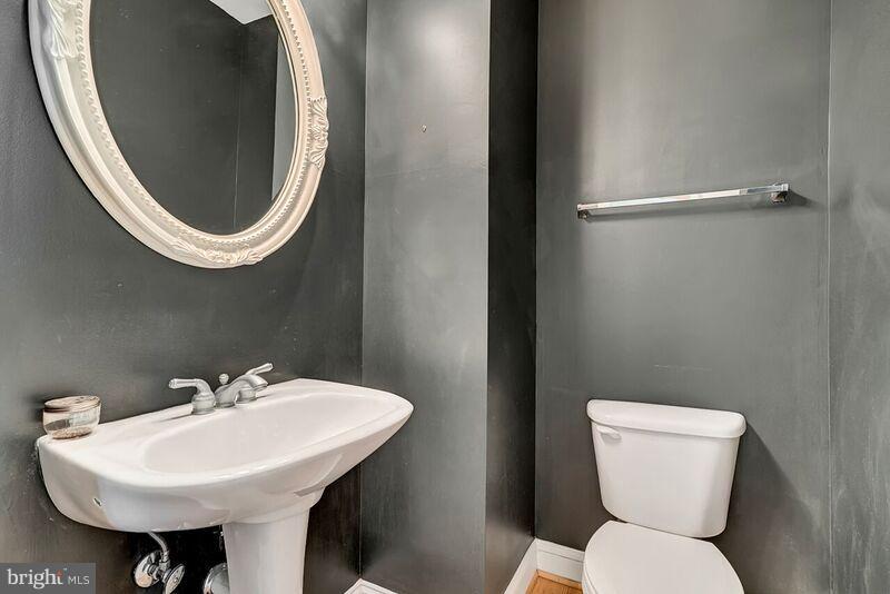 20393 Cockerill Road Purcellville, VA 20132 - Photo 23 of 29 main level half bath