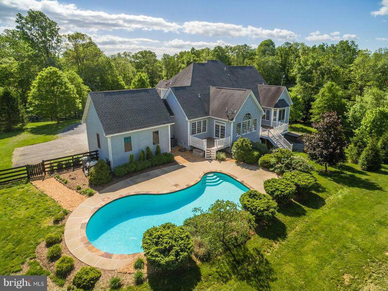 20393 Cockerill Road Purcellville, VA 20132 - Photo 4 of 29 Pool and two decks off the sun room