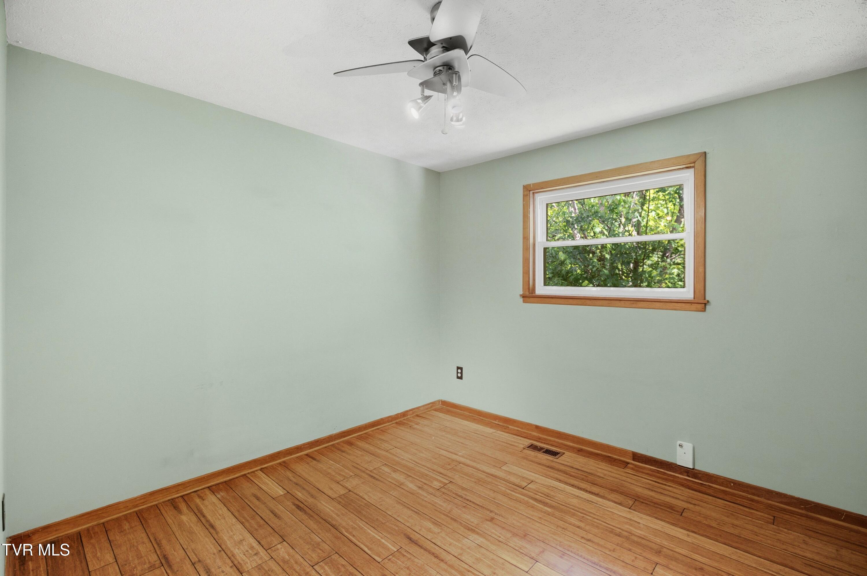 4124 Big Creek Road Hartford, TN 37753 - Photo 16 of 56 014-4124BigCreekRoad-Hartford-TN-37753-S