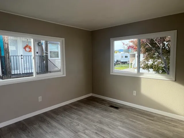 a view of empty room with window