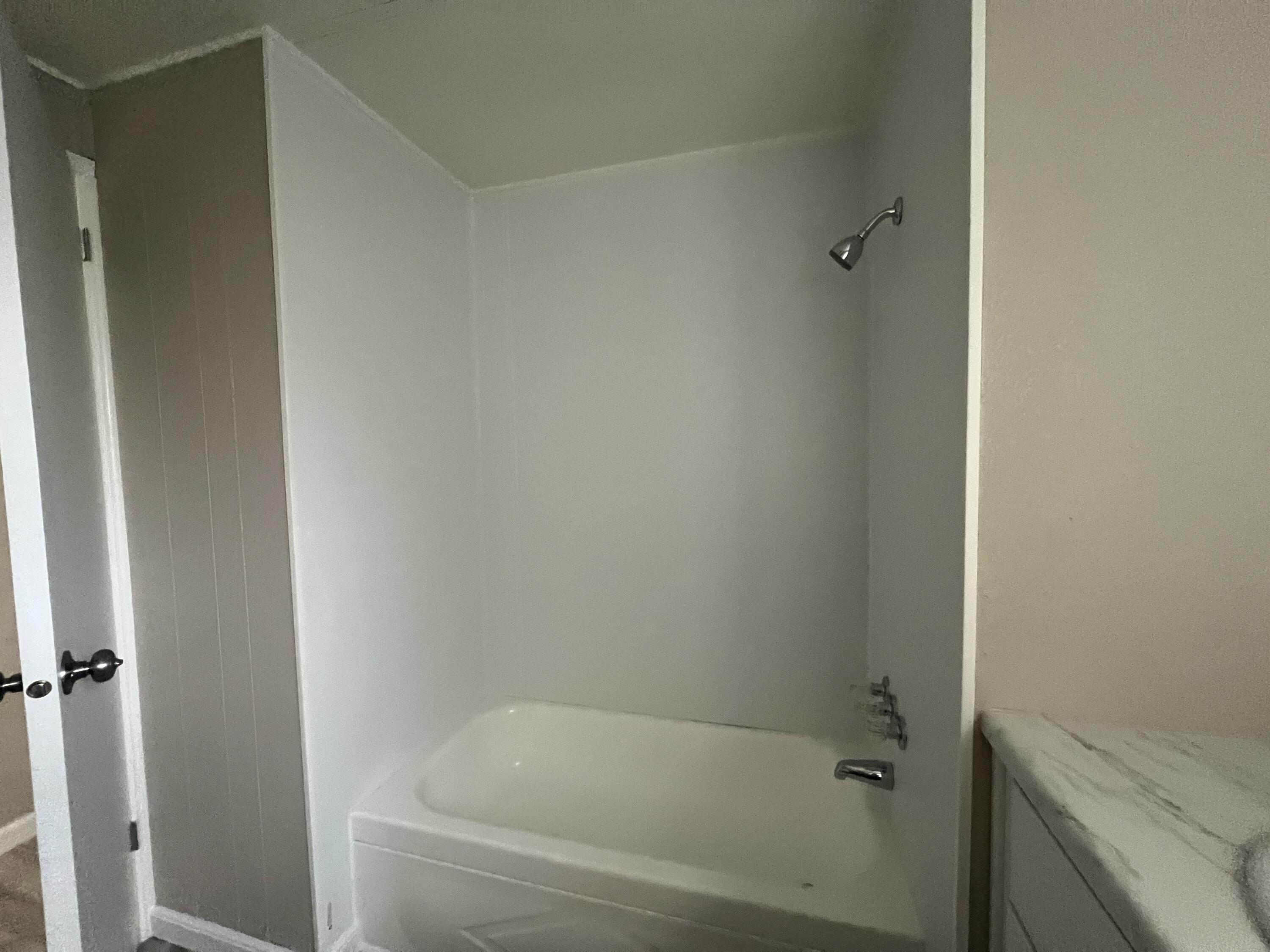 481 Twin View Boulevard, Unit 97 Redding, CA 96003 - Photo 9 of 13 a bathroom with a bathtub