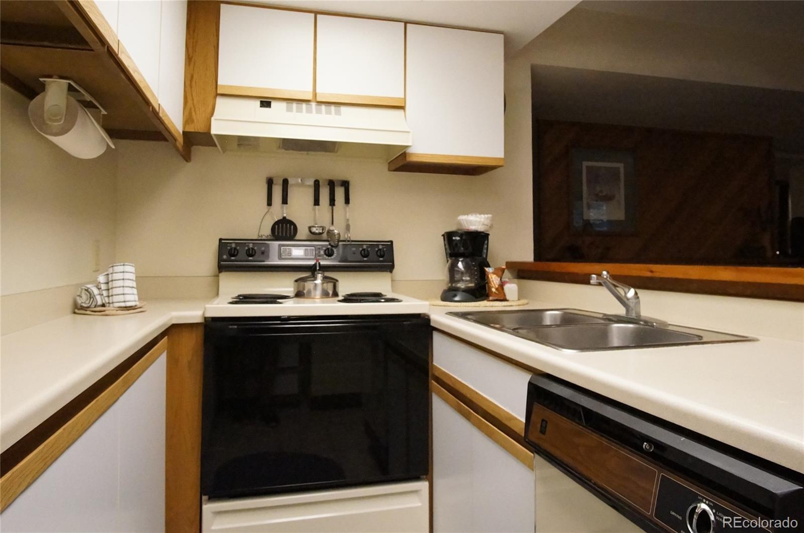 373 Wild Irishman Road, Unit 1071 Dillon, CO 80435 - Photo 7 of 19 a kitchen with stainless steel appliances granite countertop a sink stove and cabinets