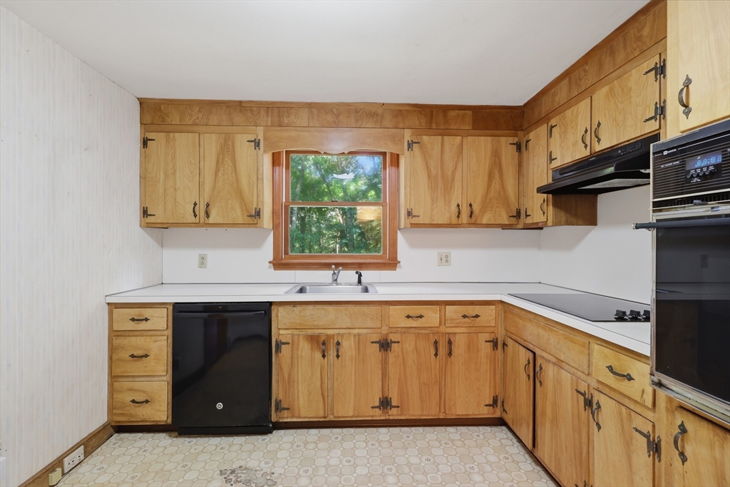 9 Keith Road Wayland, MA 01778 - Photo 8 of 38