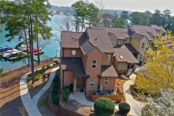 $995,000 | 323 Blue Water Way, West Union, SC 29696