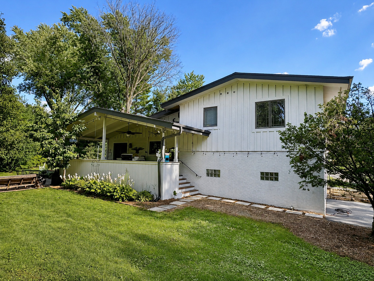 1525 West Wiesbrook Road Wheaton, IL 60189 - Photo 13 of 14 Gallery Image 13