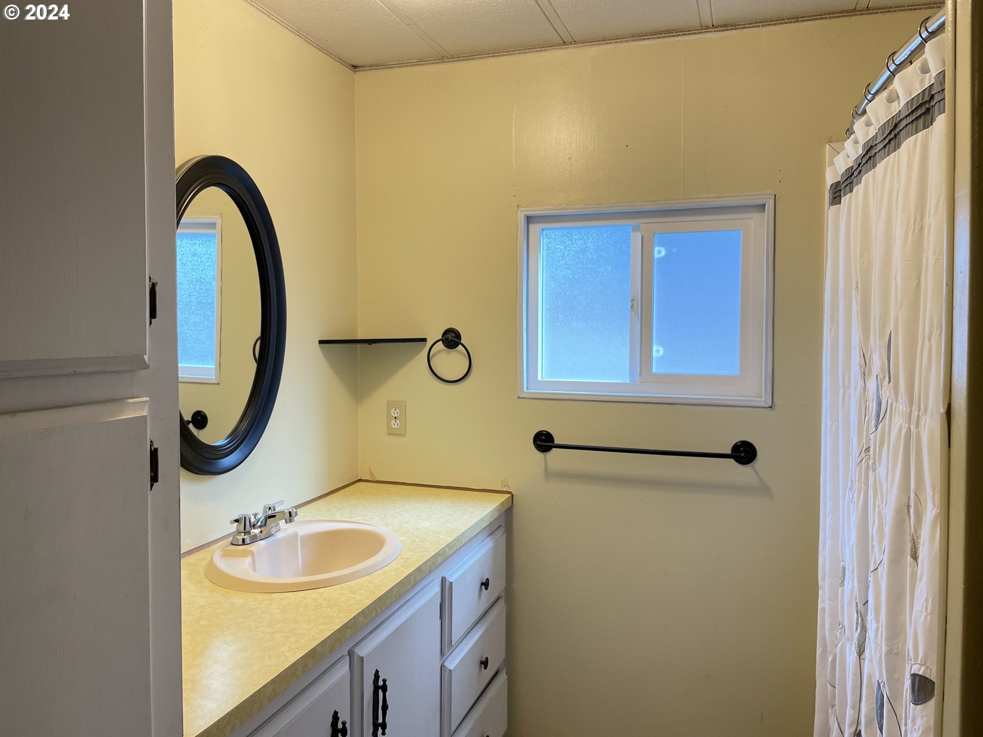 8651 Thurston Road, Unit 14 Springfield, OR 97478 - Photo 25 of 36 Bedroom