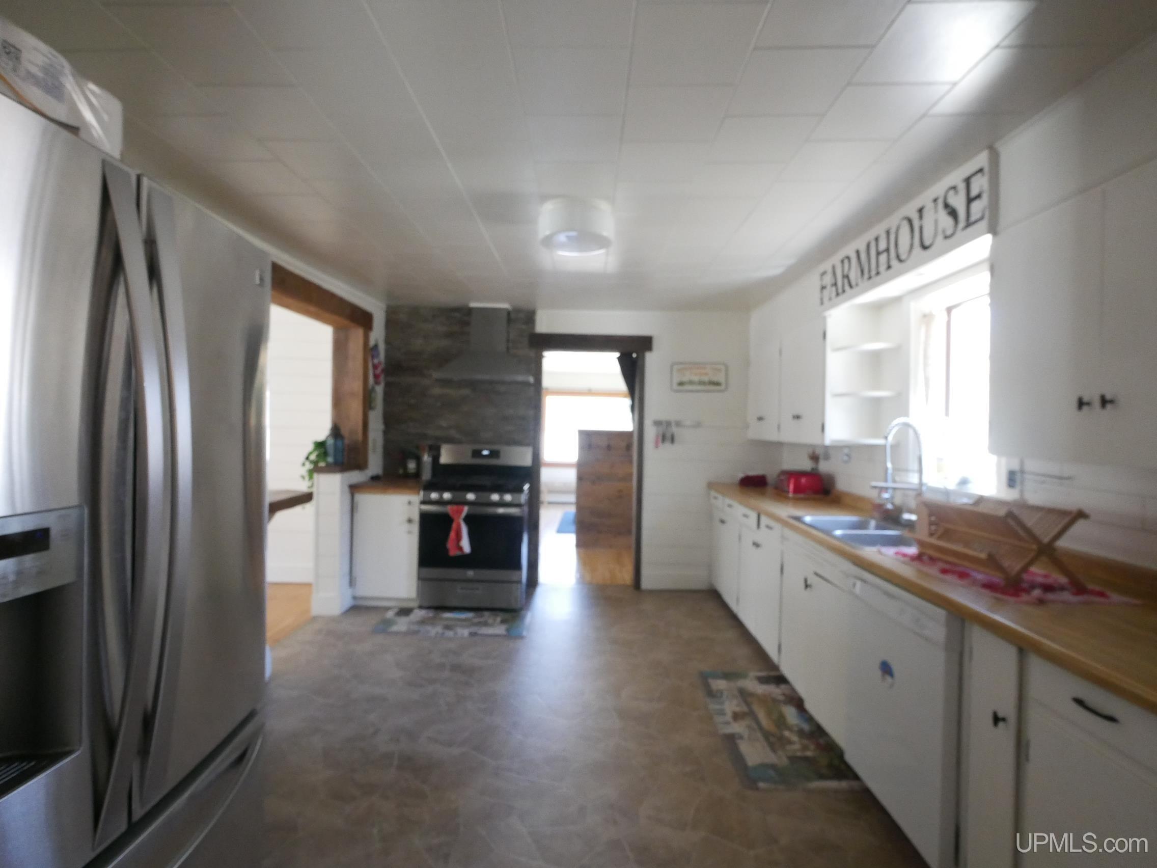 15411 North Superior Road Houghton, MI 49931 - Photo 8 of 24