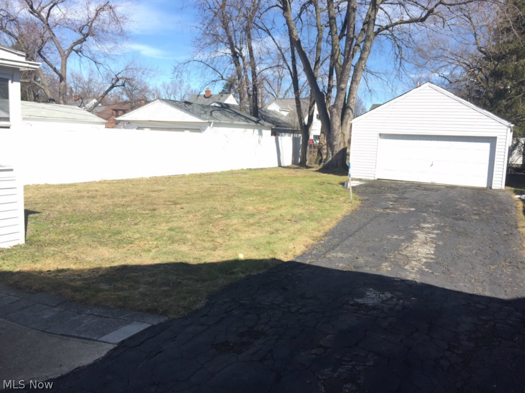 1595 Winchester Road Cleveland, OH 44124 - Photo 2 of 17 Gallery Image 2