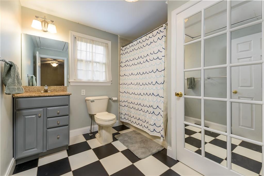 405 Oliver Road Sewickley, PA 15143 - Photo 18 of 25 Upper level main bath has granite top vanity and full tub/shower.