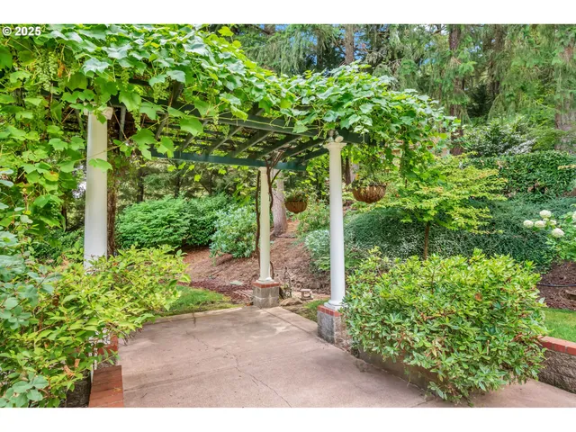 $1,950,000 | 28408 Spencer Creek Road, Eugene, OR 97405